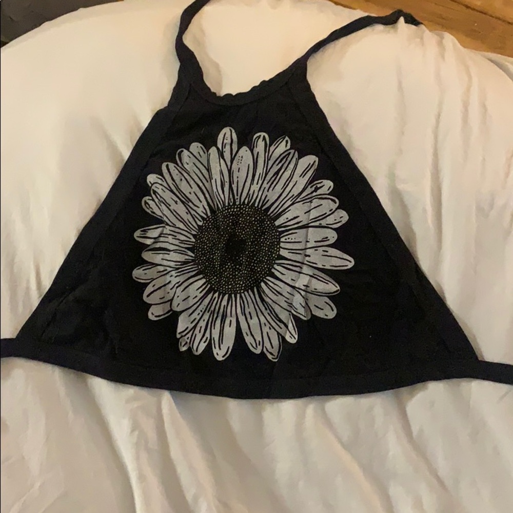 Open back crop top with Daisy design